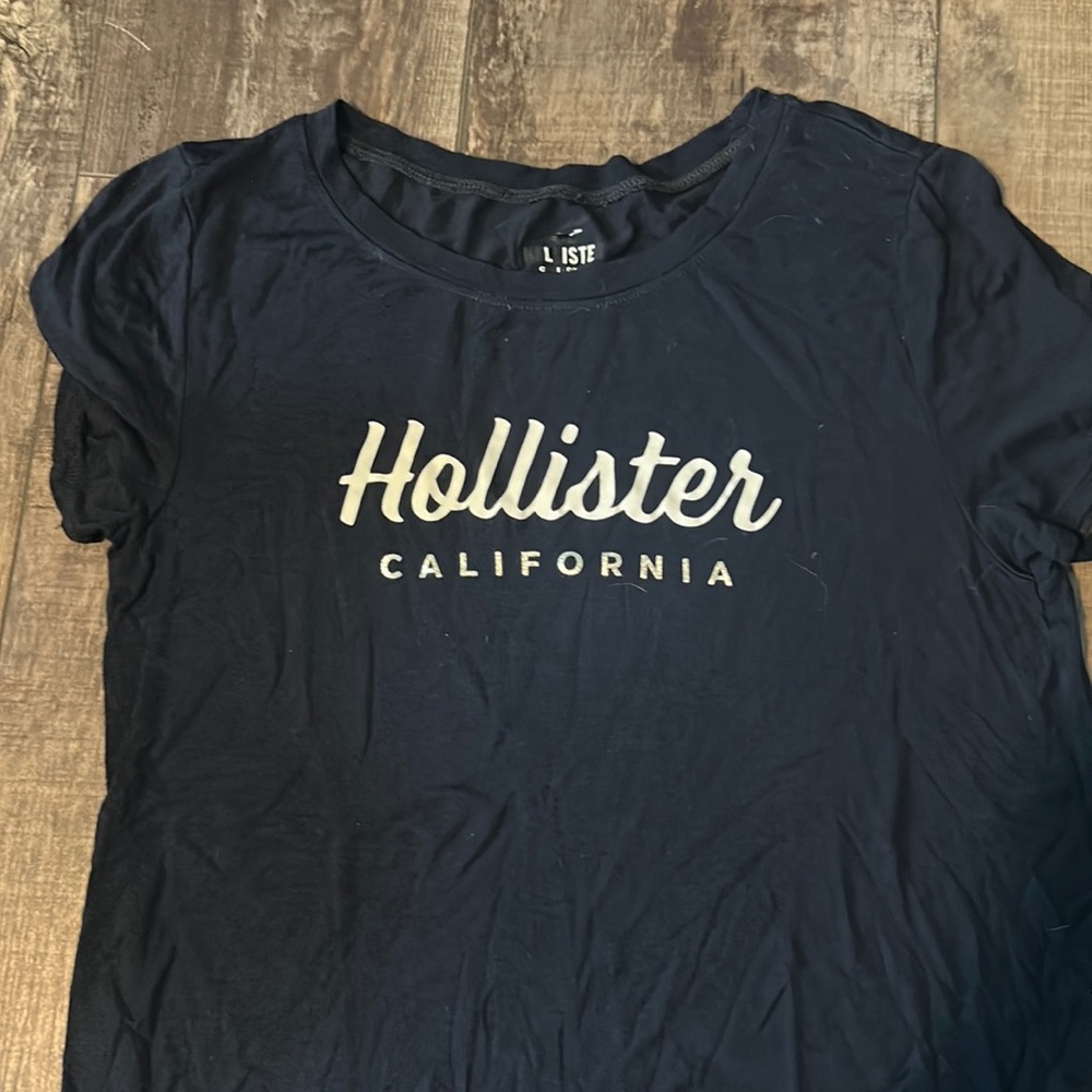 Dark blue Hollister tshirt